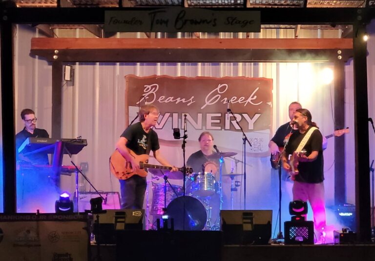 Zentrance front line performing at Beans Creek Winery